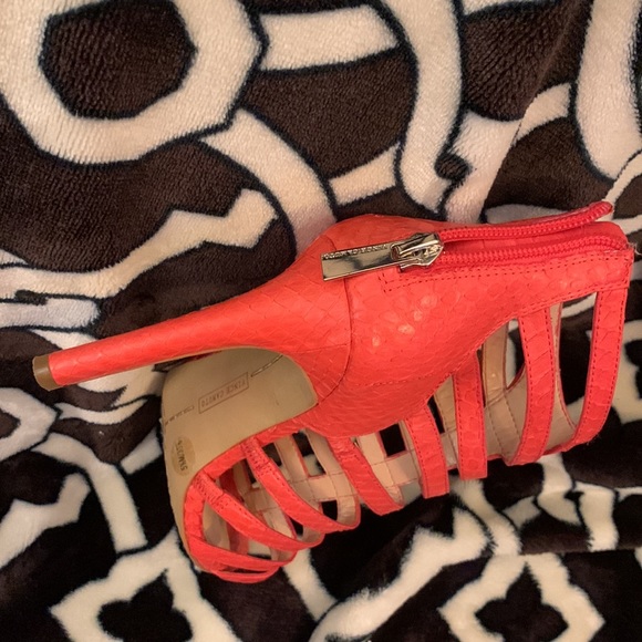 ▫️VINCE CAMUTO▫️caged heels - Picture 7 of 11